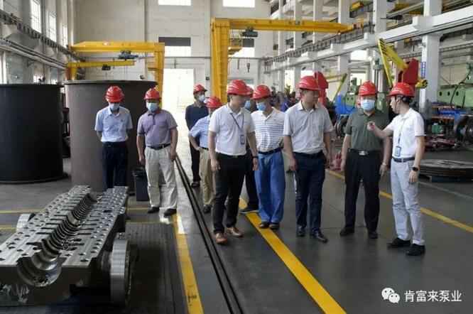 董事长、总经理陈迪,党委副书记黎宇明陪同调研组一行参观三亚修远智能科技有限公司展览室